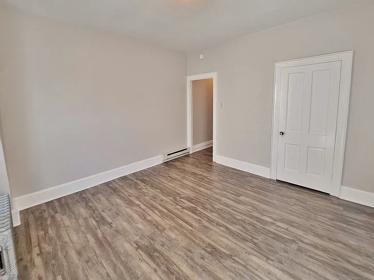 338-342 E Walnut St — Photo 9
