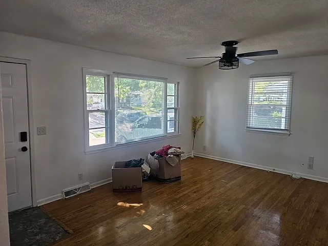 206 NE Sherman Dr — Photo 14
