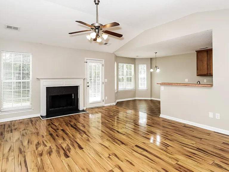 808 Aarons Ct — Photo 5