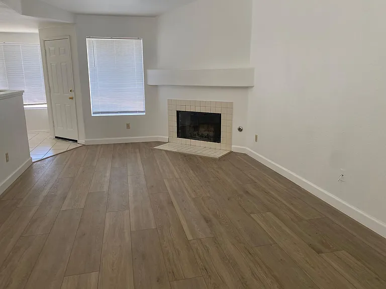 1725 Windsor Pl — Photo 3