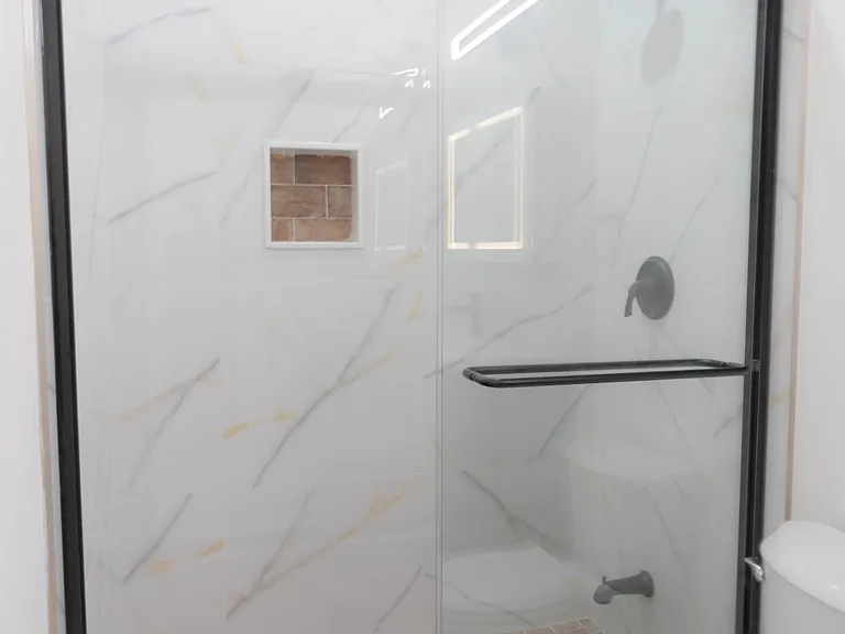 52 Charlton Ave W #6 — Photo 7