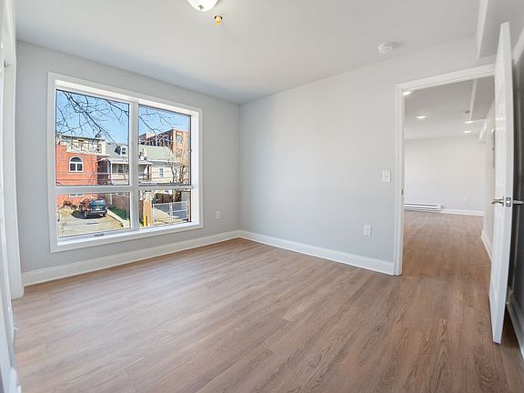 5th image of 827-829 W Linden St #829-5