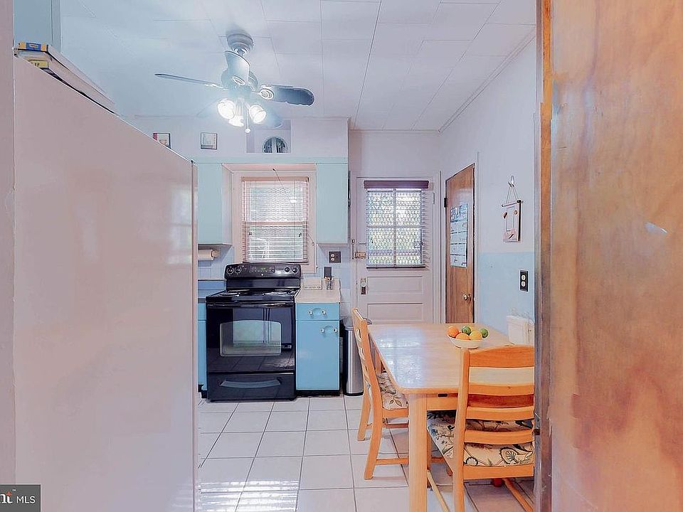 2nd image of 3811 Glen Ave