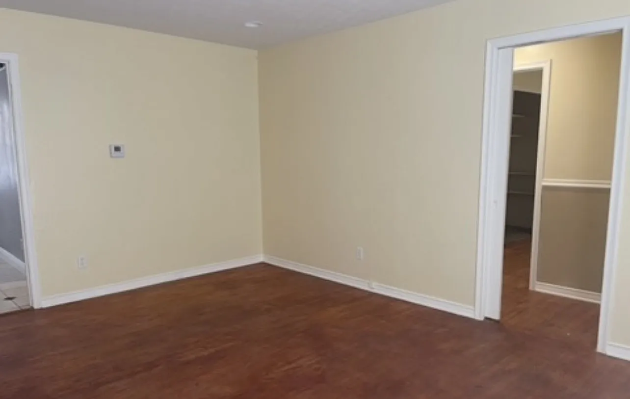 3 bed, 1300 sqft, $2,100 — Photo 3