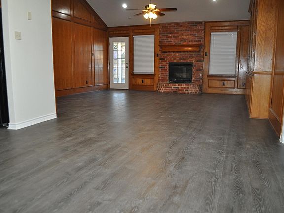 3rd image of 315 Morene Ave