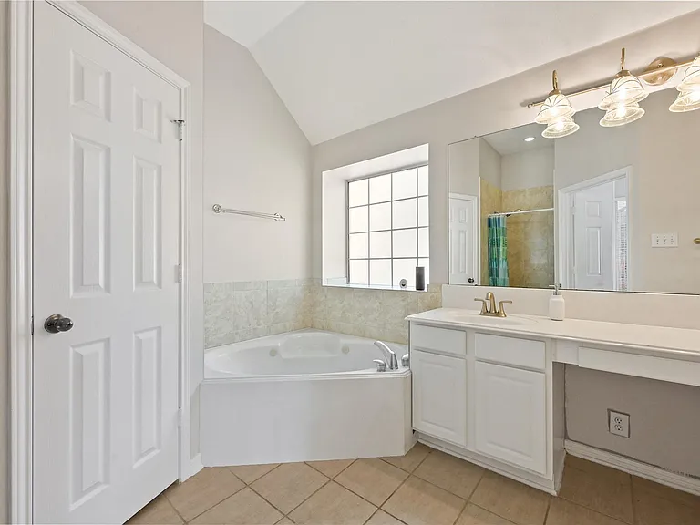 17703 Riata Lake Dr — Photo 16