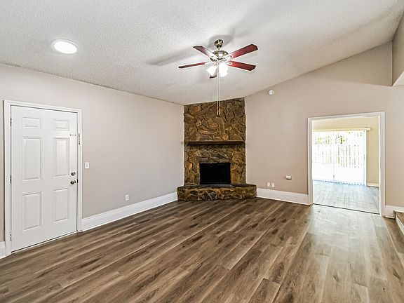 5th image of 810 Hardwood St