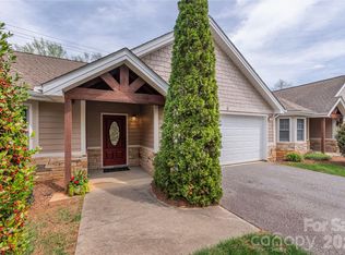 8 Kaylor Dr, Arden, NC 28704