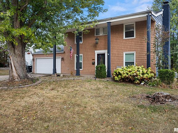 2nd image of 1900 Saint Clair Dr