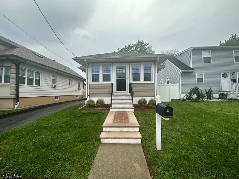 2054 Barnett St photo 1