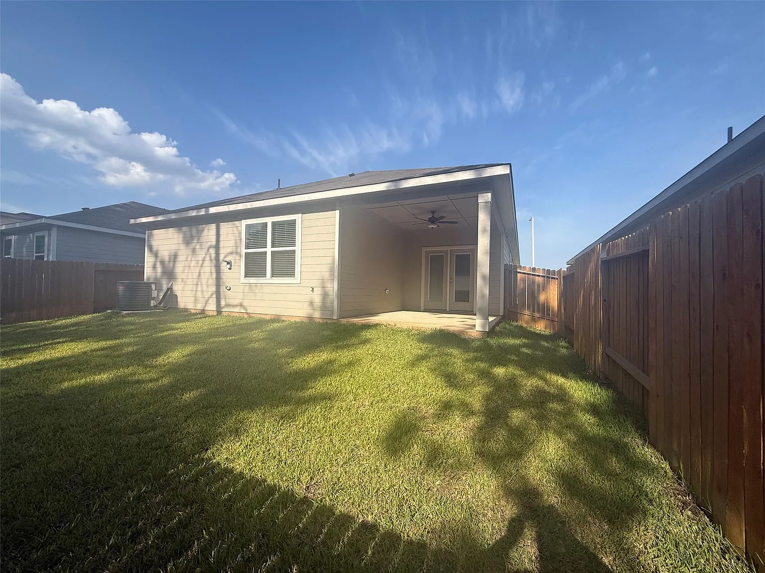 4 bed, 2.0 bath, 1852 sqft, $1,905 — Photo 2