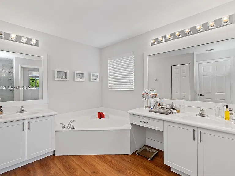 1095 Chenille Cir — Photo 16