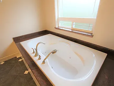 1326 Howard St — Photo 13