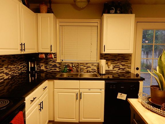 3rd image of 2712 Irwin Rd