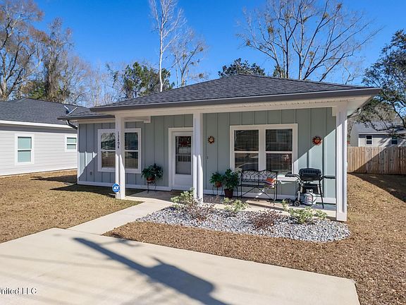 2nd image of 13494 Dee Ave