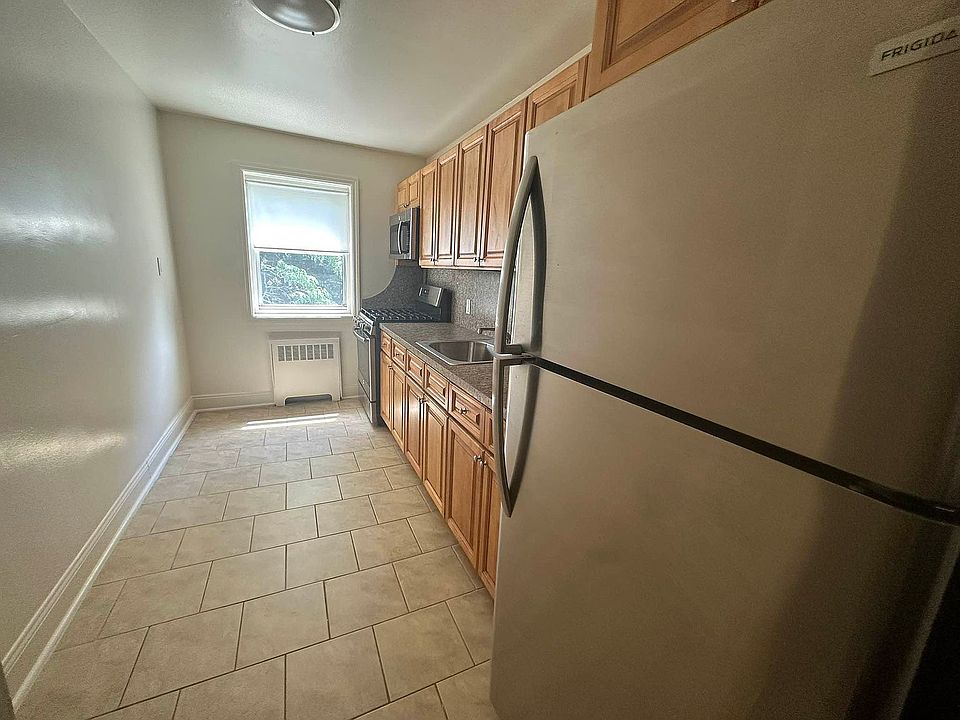 1st image of 131 Highland Ave #C
