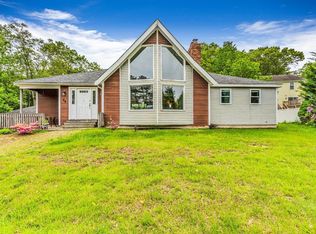 94 Lakeshore Dr, Bellingham, MA 02019