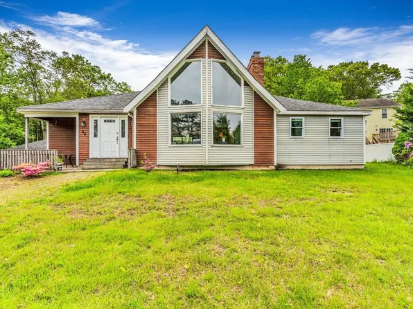 94 Lakeshore Dr, Bellingham, MA 02019