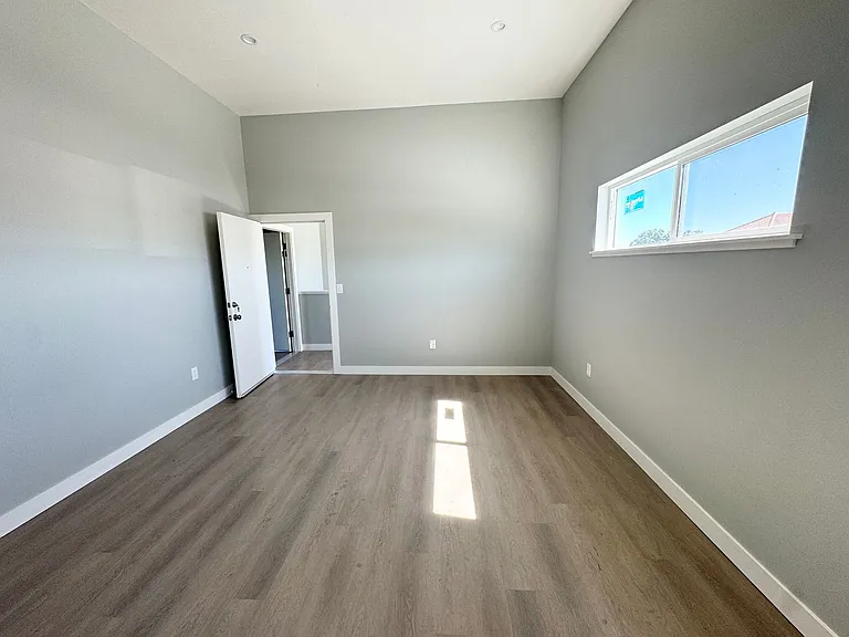 223 S K St — Photo 7