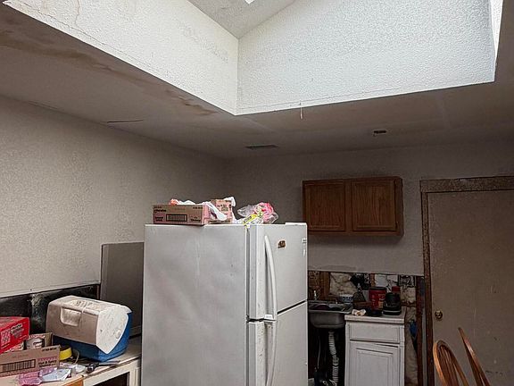 3rd image of 56 E 37th St