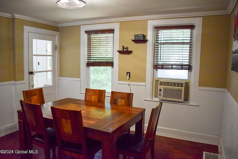 4th image of 8 Wheaton Avenue