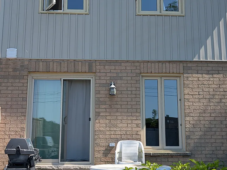 302 College Ave W — Photo 10