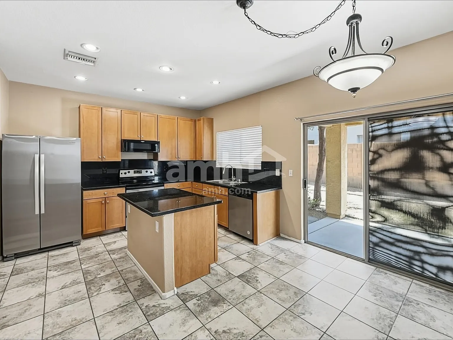 3 bed, 2.5 bath, 1566 sqft, $2,170 — Photo 3