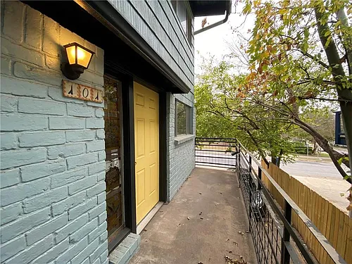 2413 Leon St #101 Photo 1