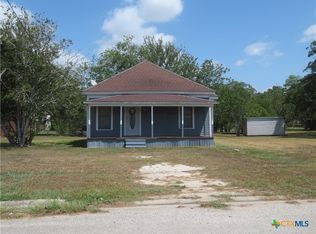 308 N Pumphrey St, Edna, TX 77957