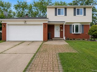 654 Manchester St, Madison Heights, MI 48071