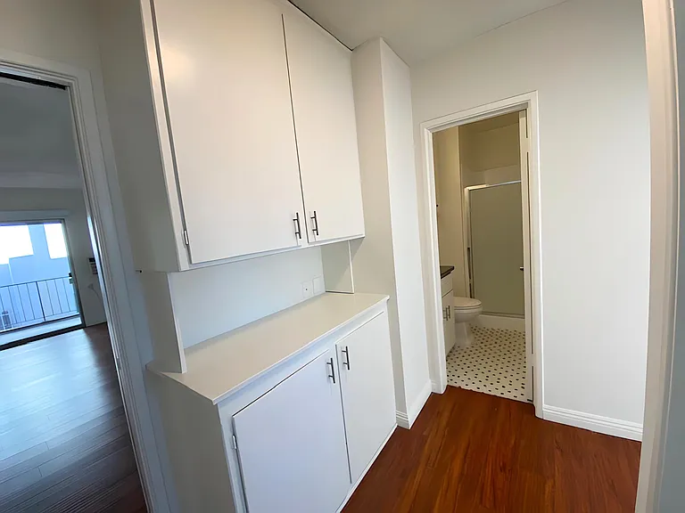 1026 N Genesee Ave #9 — Photo 7