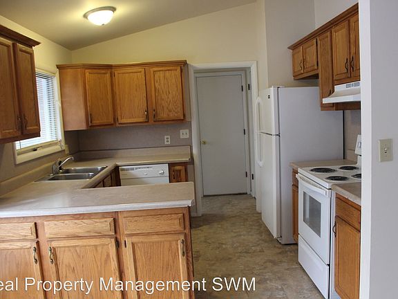 3rd image of 4510 W Hillcrest Dr APT 1