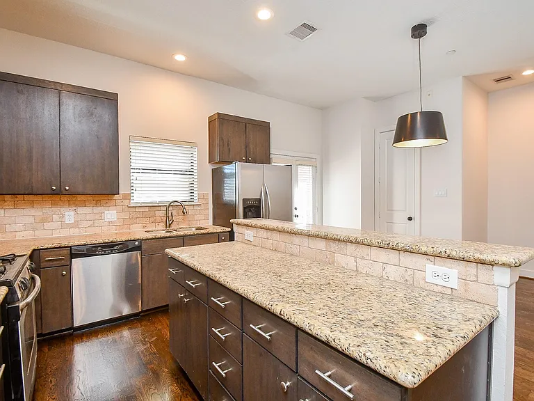 2422 Navigation Blvd #A — Photo 7