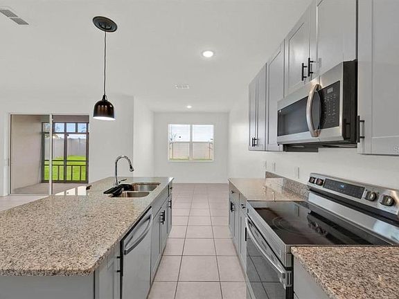 2nd image of 811 RICHMOND ESTATE AVENUE