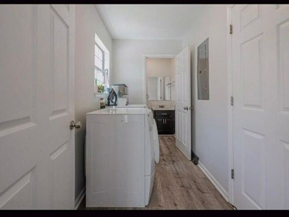 5th image of 182 Hickory Dr