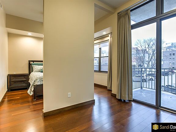 3rd image of 1308 Jackson St Suite 305