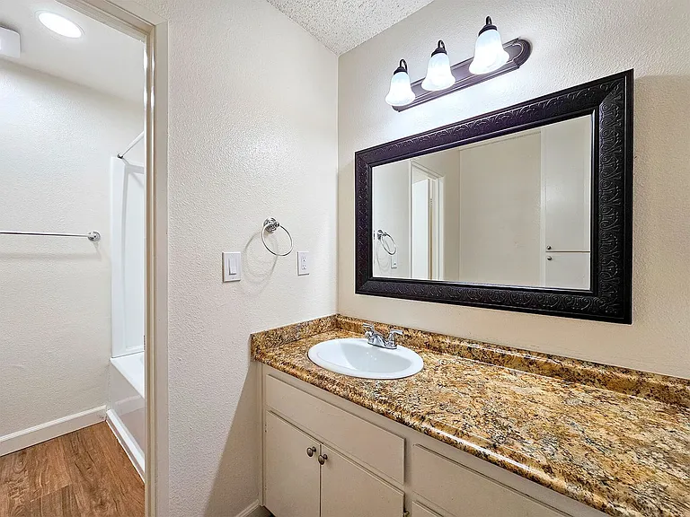 Vista Bella Apartment Homes — Photo 39