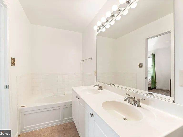 21071 Mossy Glen Ter — Photo 38
