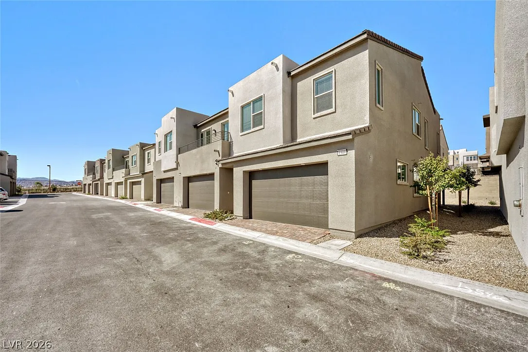 4 bed, 3.0 bath, 2170 sqft, $2,900 — Photo 1