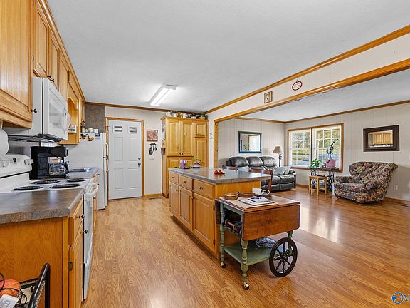 4th image of 102 Greenwood Ln