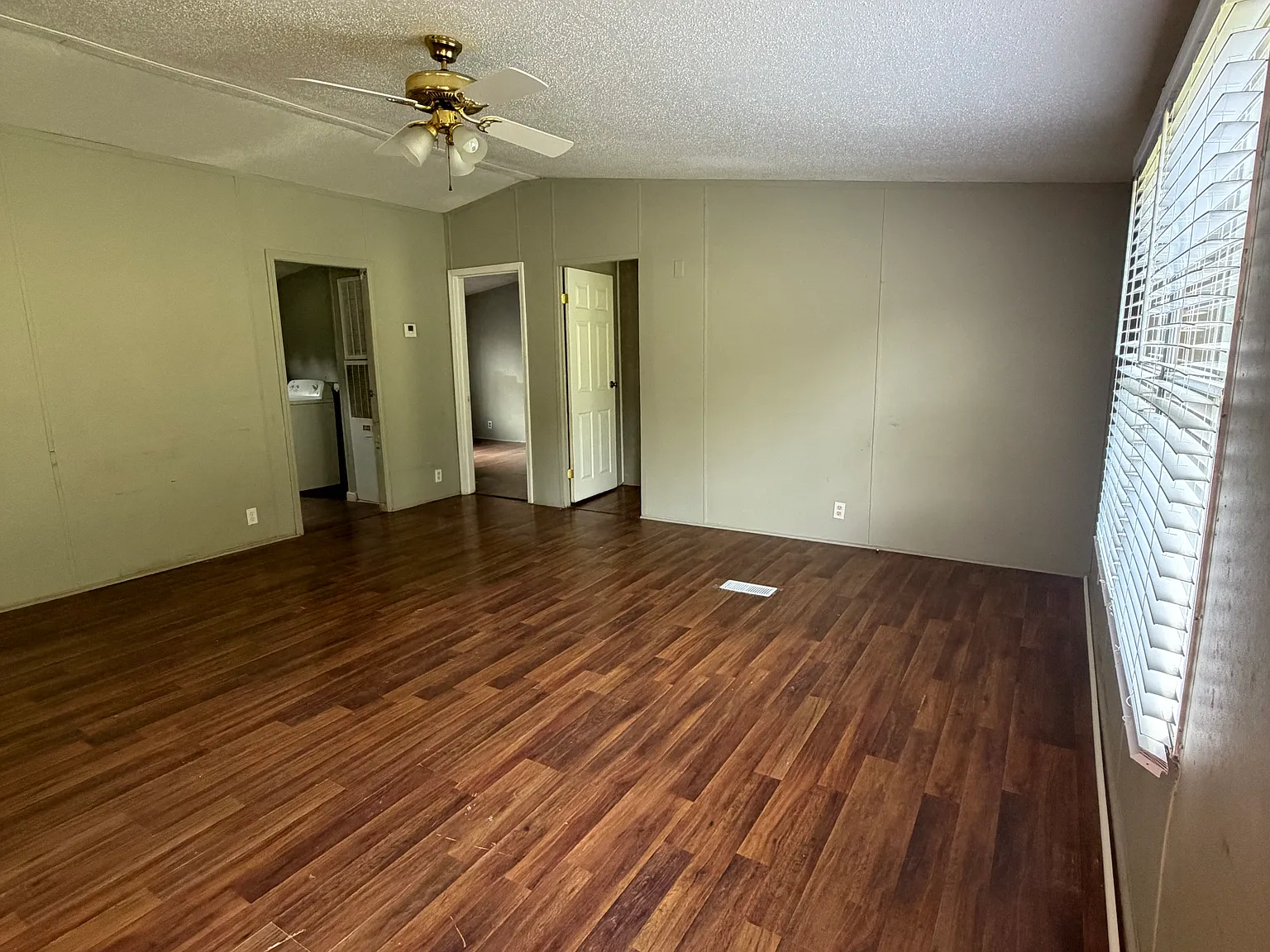 3 bed, $925 — Photo 2