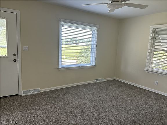 3rd image of 682 Barbara Ave