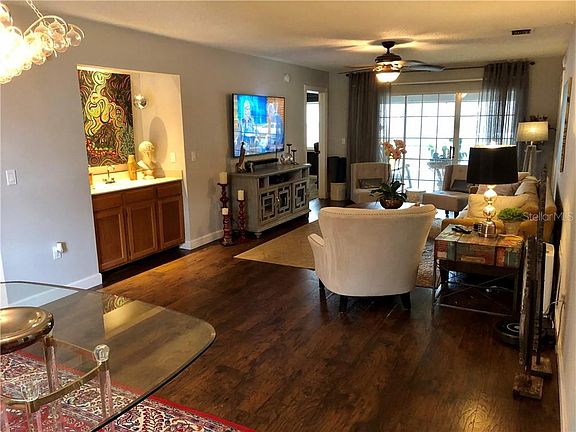 4th image of 1211 SW Clubside Dr #1211
