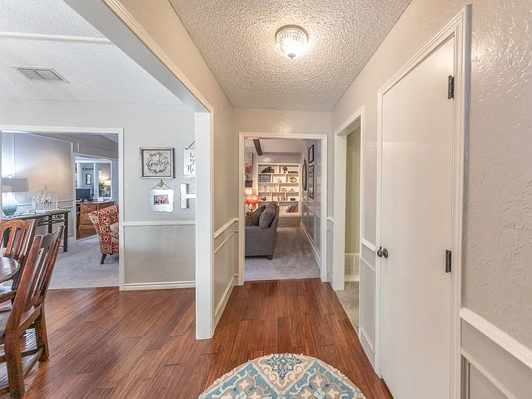 3620 93rd St — Photo 8