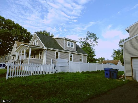 4th image of 1657 W 3Rd St