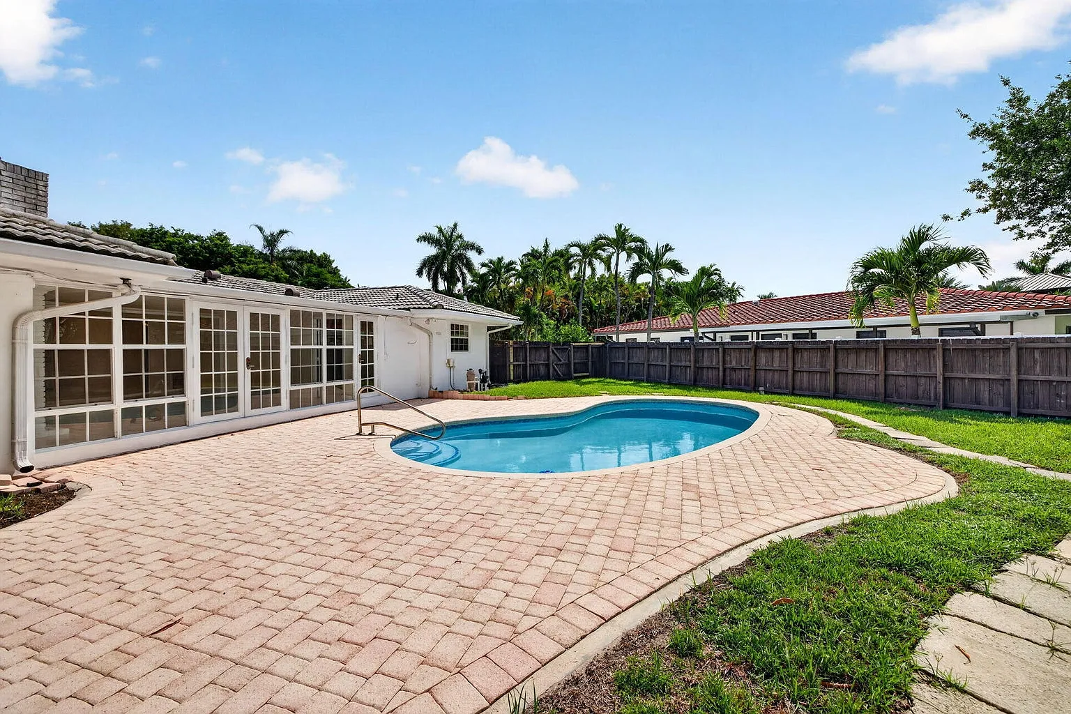 3 bed, 2.0 bath, 1747 sqft, $4,500 — Photo 3