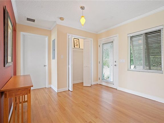3rd image of 5619 Rockwood Ave