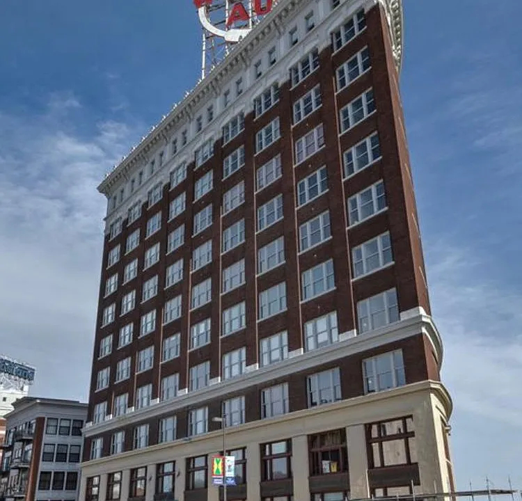 2107 Grand Blvd #806