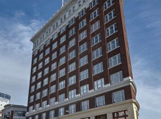 2107 Grand Blvd APT 806, Kansas City, MO 64108
