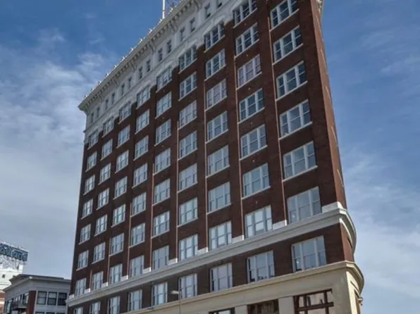 2107 Grand Blvd APT 806, Kansas City, MO 64108
